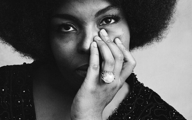 Roberta Flack Recovers From Breakthrough COVID-19 Infection